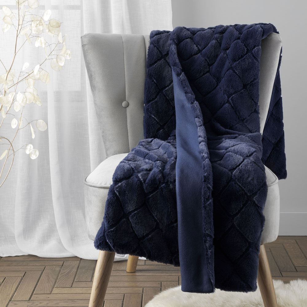 Catherine Lansfield Cosy Diamond Geometric Tuffted Throw