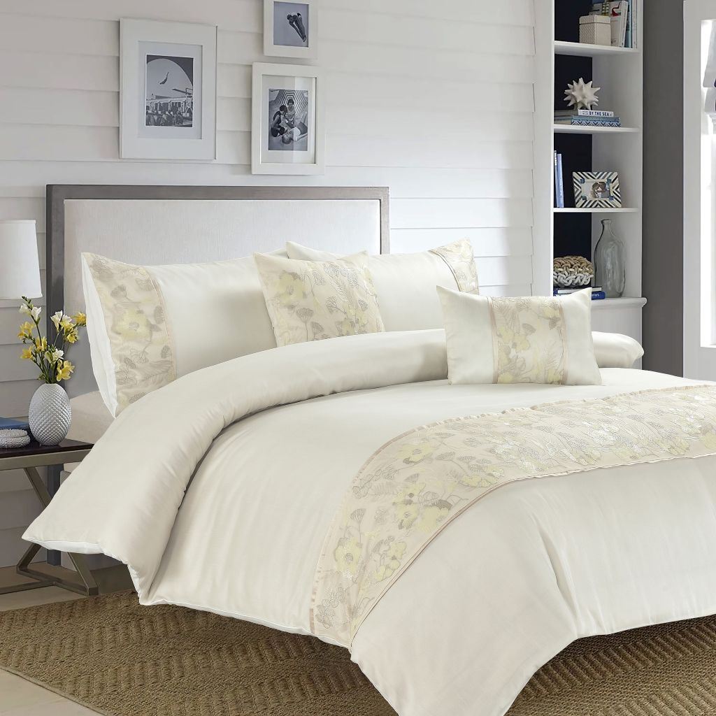 Night Zone Savanna Floral Embroidery Duvet Cover Set