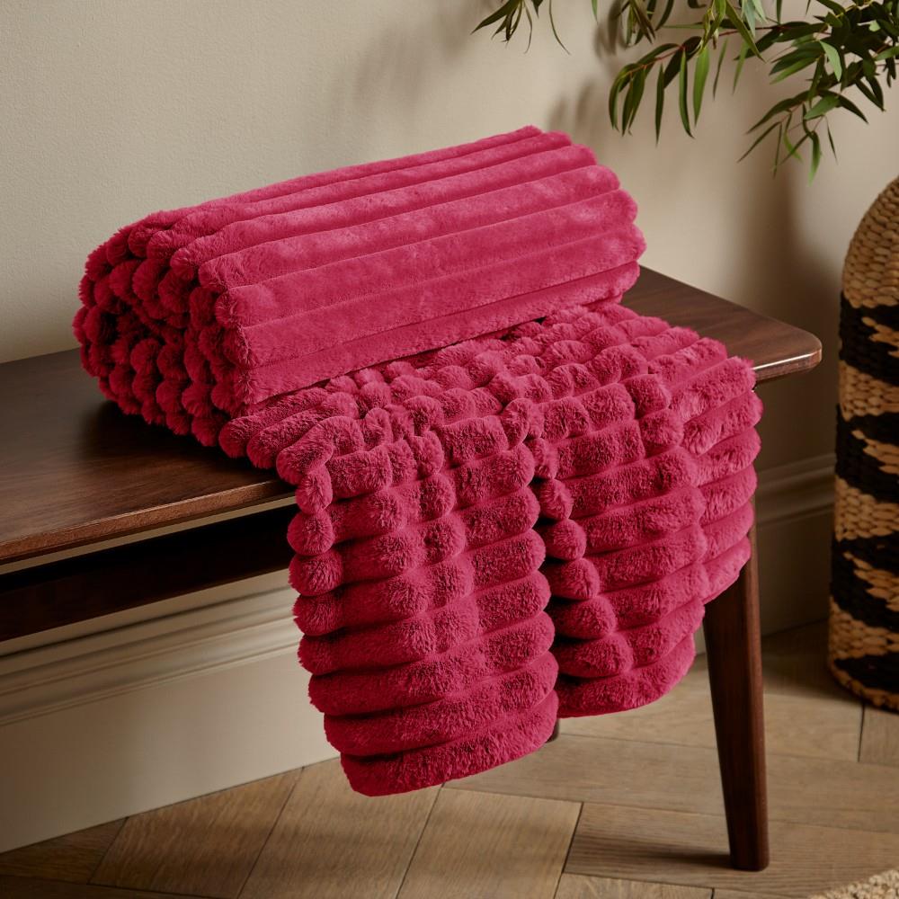 Catherine Lansfield Cosy Ribbed Faux Fur Soft Touch Throw