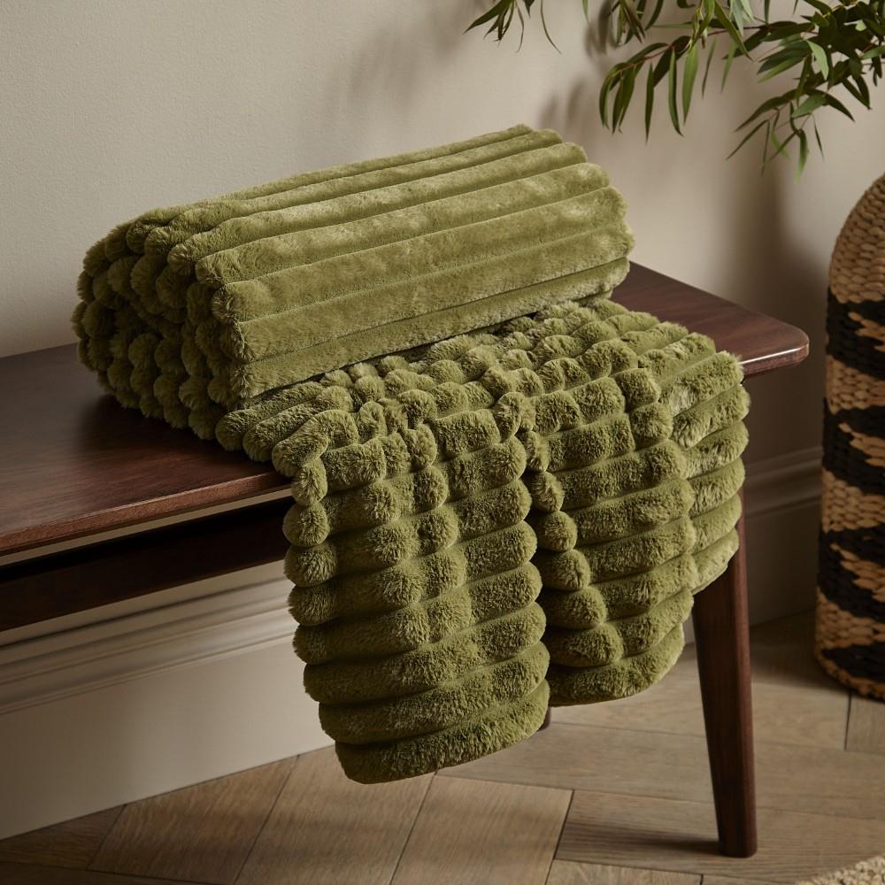 Catherine Lansfield Cosy Ribbed Faux Fur Soft Touch Throw