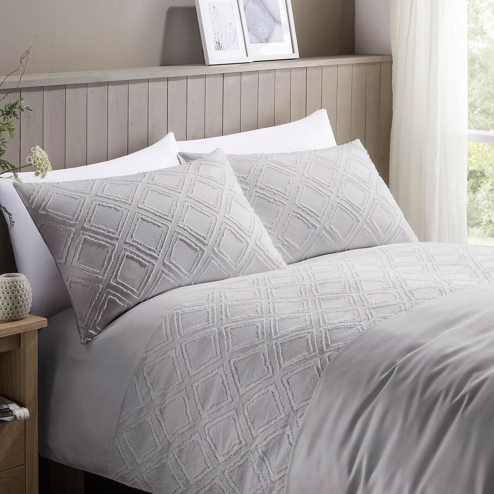 Serene Zubic Diamond Tufted Panel Duvet Cover Set