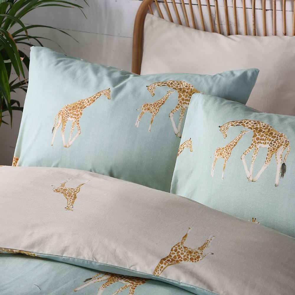 Fusion Milo Giraffe Print Easy Care Reversible Duvet Cover Set