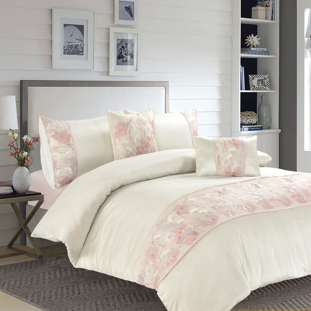 Night Zone Savanna Floral Embroidery Duvet Cover Set