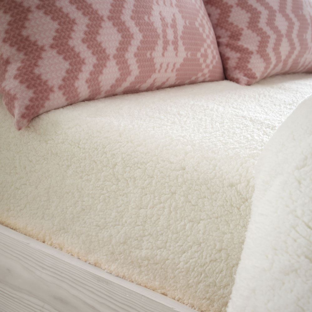 Catherine Lansfield So Soft Sherpa Fitted Sheet