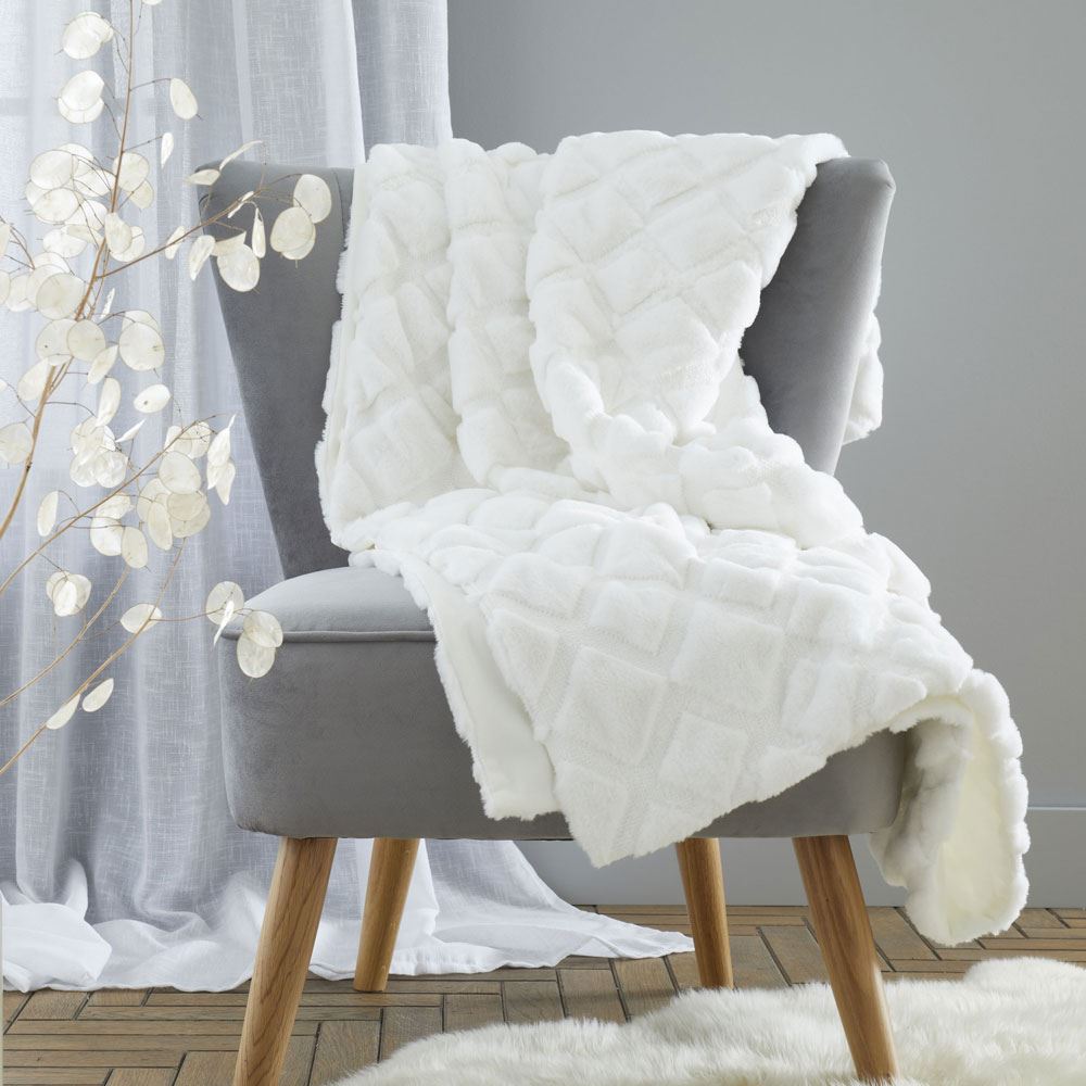 Catherine Lansfield Cosy Diamond Geometric Tuffted Throw