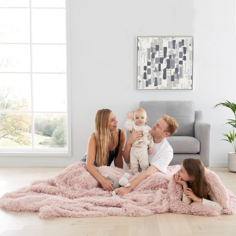 Catherine Lansfield Extra Large Cuddly Deep Pile Faux Fur Family Size 245x280cm Large Blanket Throw Blush
