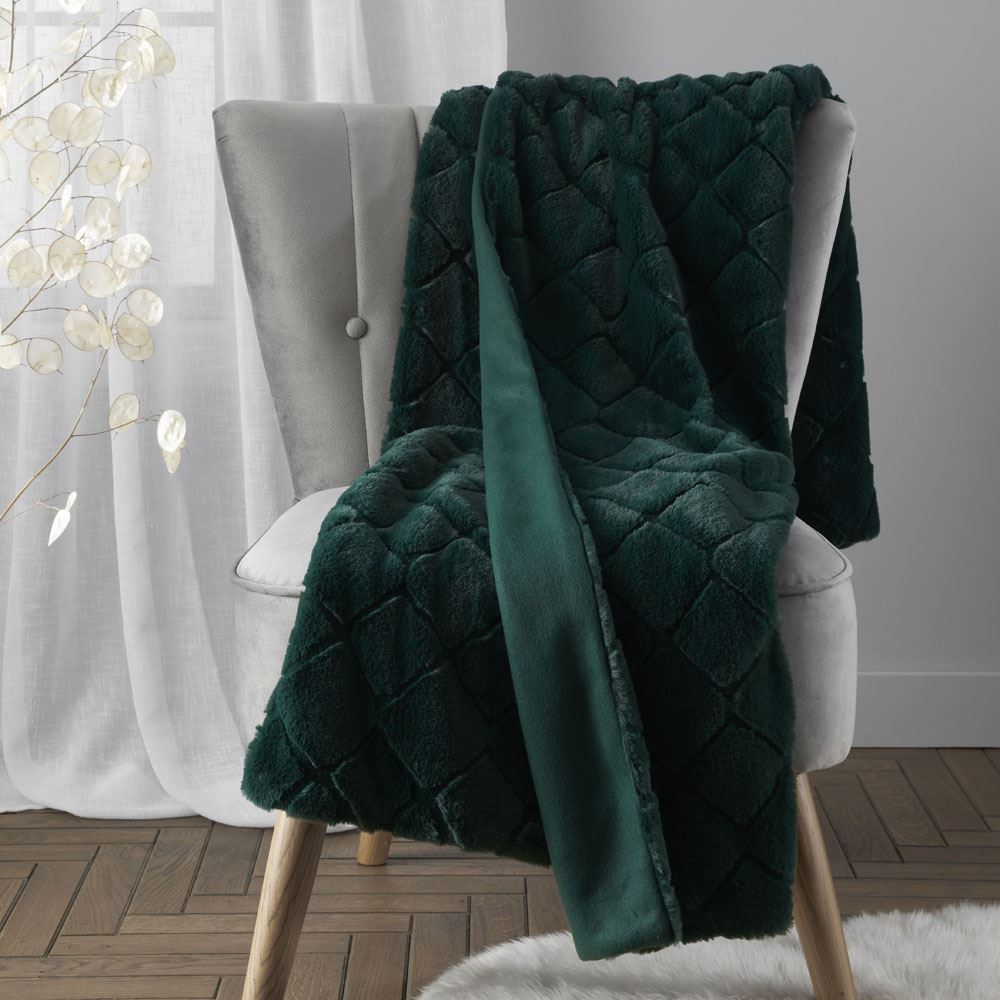 Catherine Lansfield Cosy Diamond Geometric Tuffted Throw