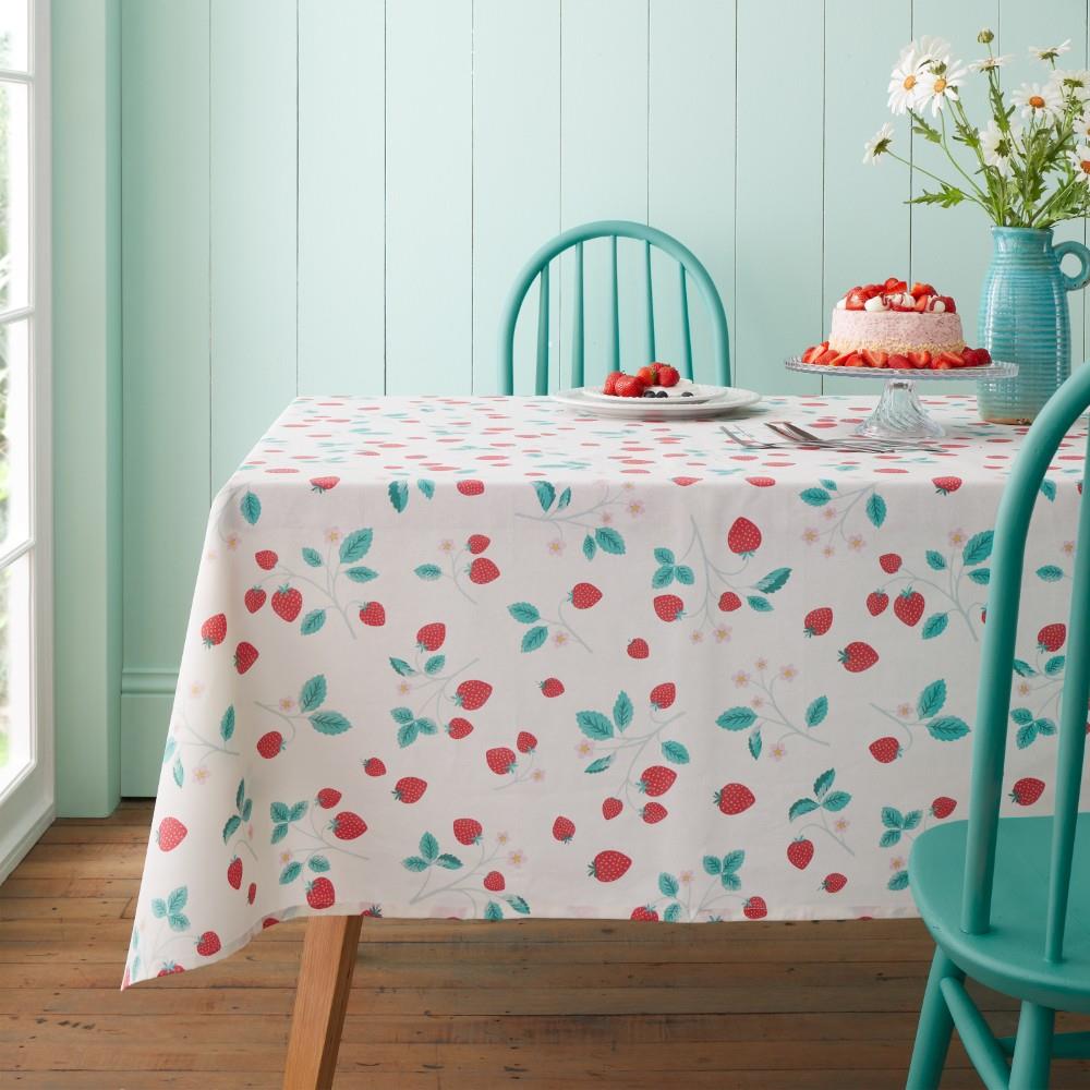 Catherine Lansfield Strawberry Garden 137x178 cm Cotton Table Cloth