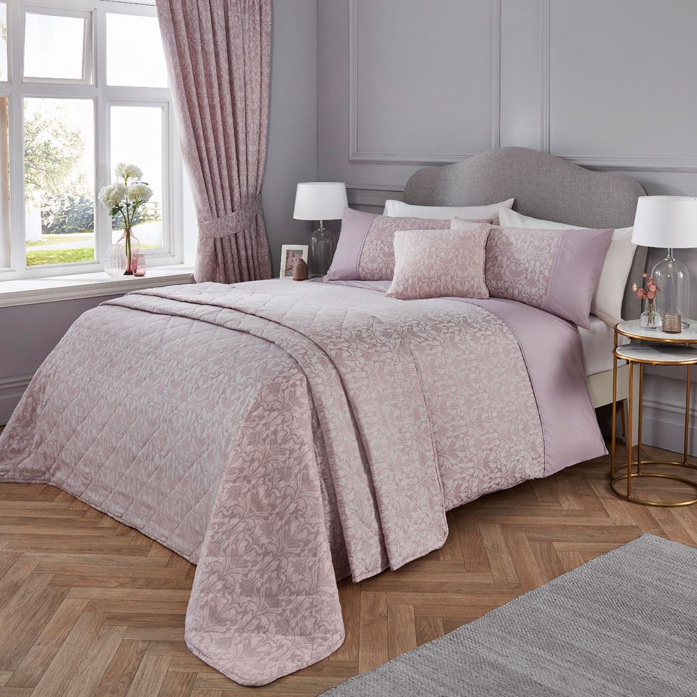 Dreams & Drapes Woven Hawthorne Damask Woven Jacquard Duvet Cover Set