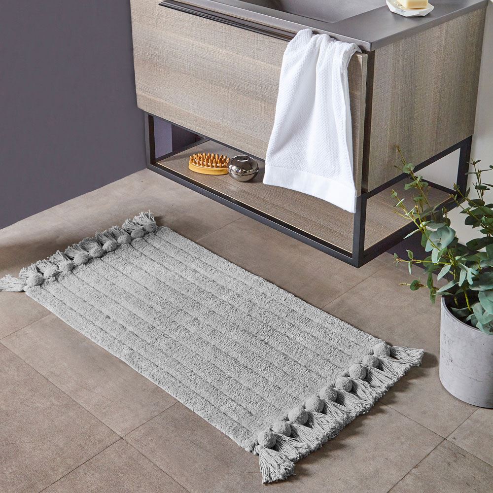 The Linen Yard Ribbed Tasselled 100% Cotton Bath Mat