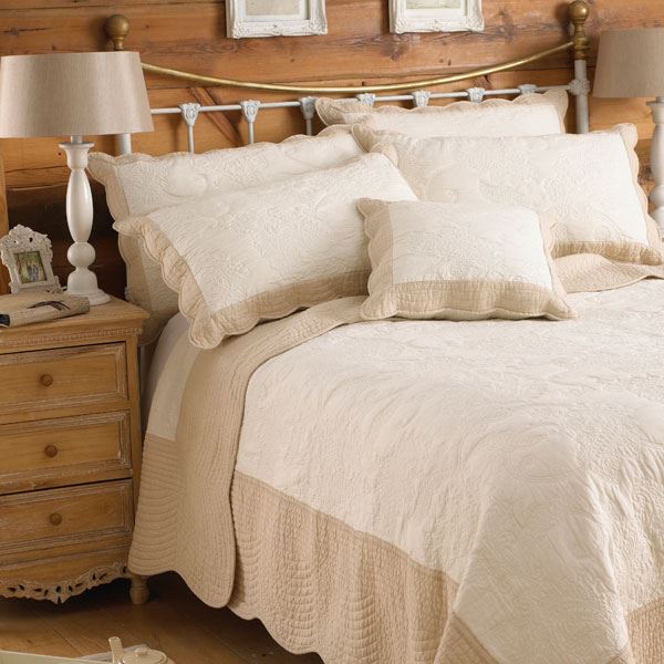 Paoletti Fayence Embossed 100% Cotton Scalloped Edge Quilted Bedspread
