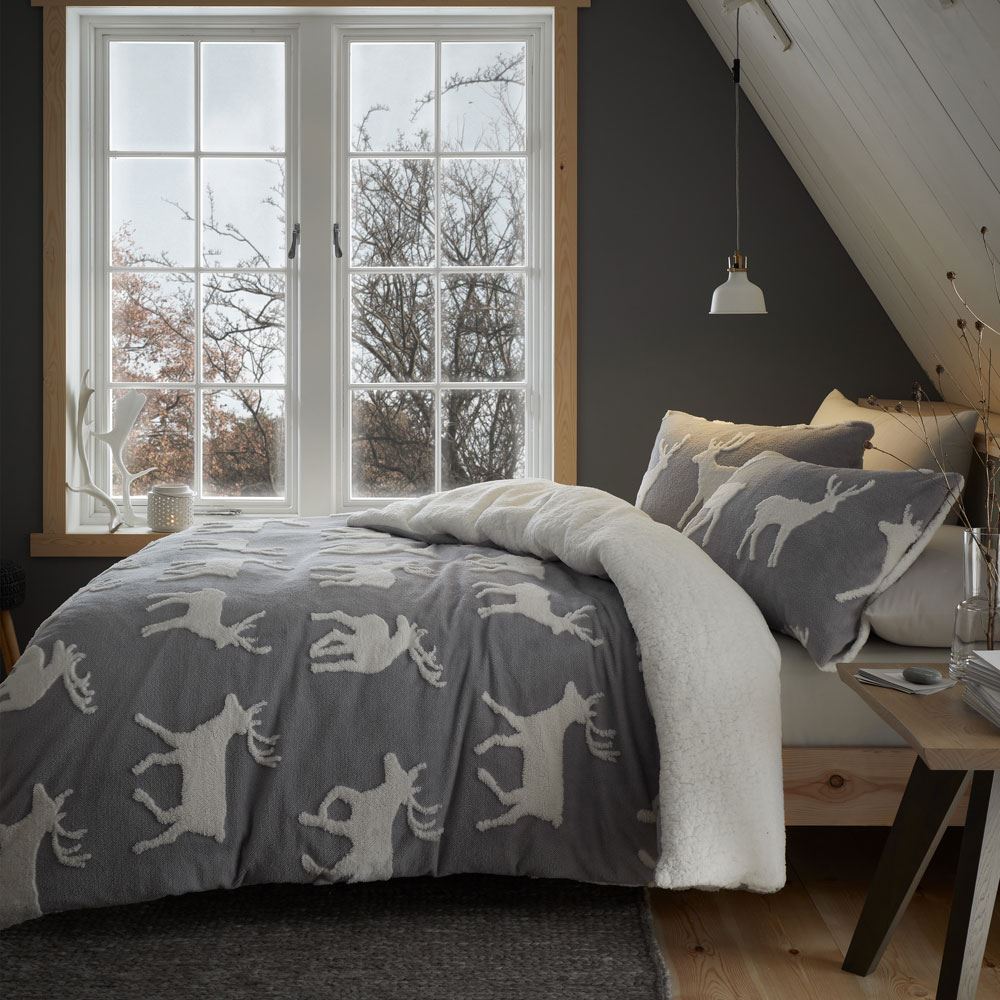 Catherine Lansfield Stag Sherpa Cosy So Soft Fleece Jacquard Duvet Cover Set