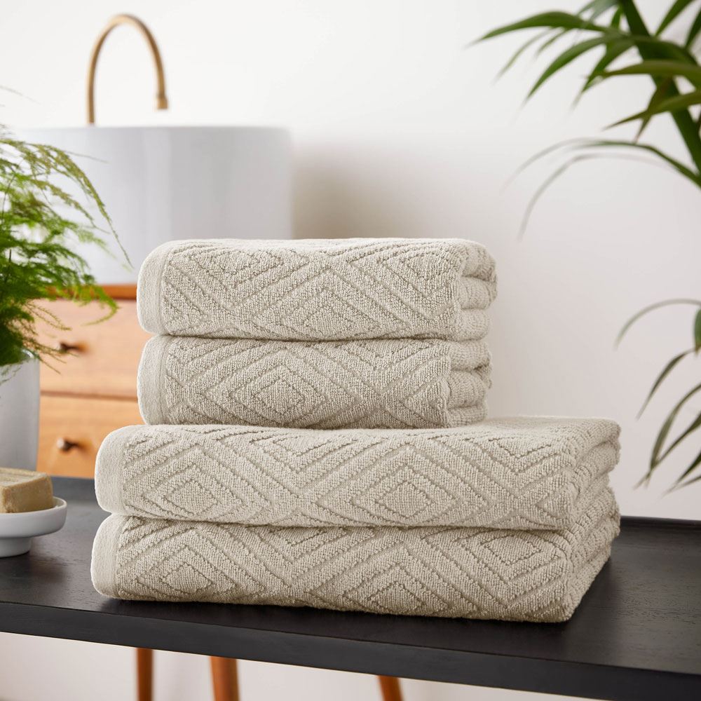 Catherine Lansfield Diamond Geo Sculpted Art Deco 100% Cotton 4 Piece Towel Bale