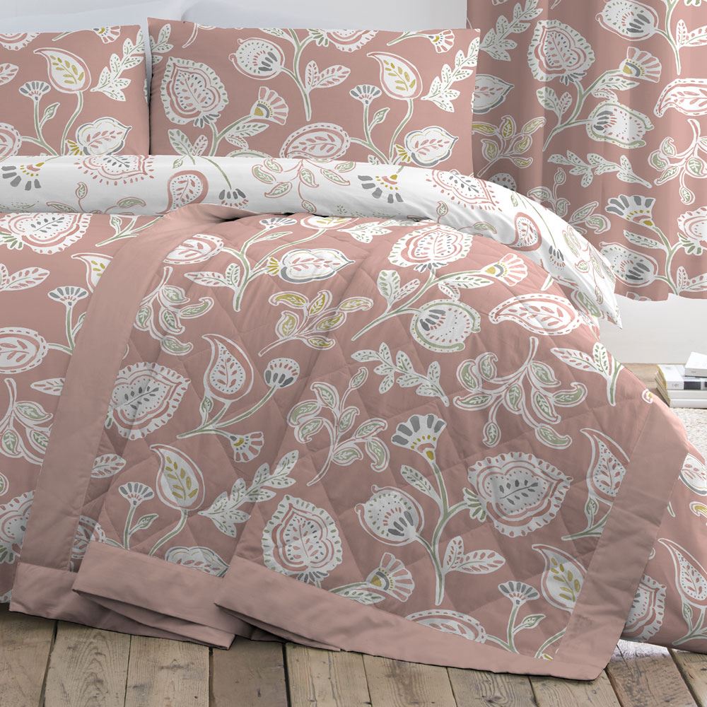 Dreams & Drapes Samana Paisley Floral Print Quilted Bedspread