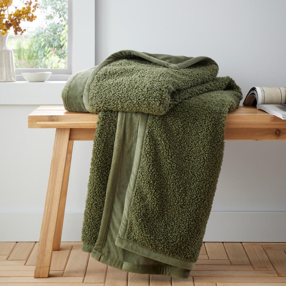 Catherine Lansfield So Soft Velvet Boucle 130x170 cm Blanket Throw Olive Green