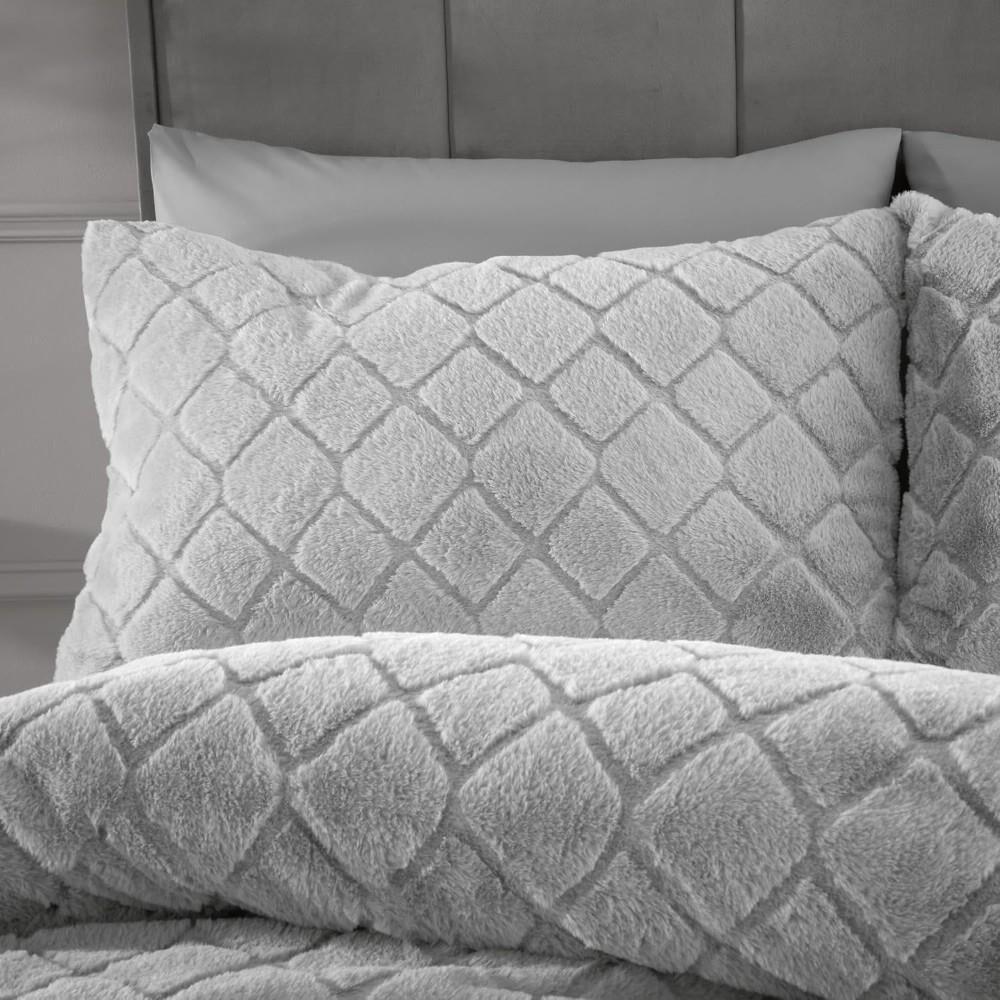 Catherine Lansfield Cosy Diamond Faux Fur Duvet Cover Set