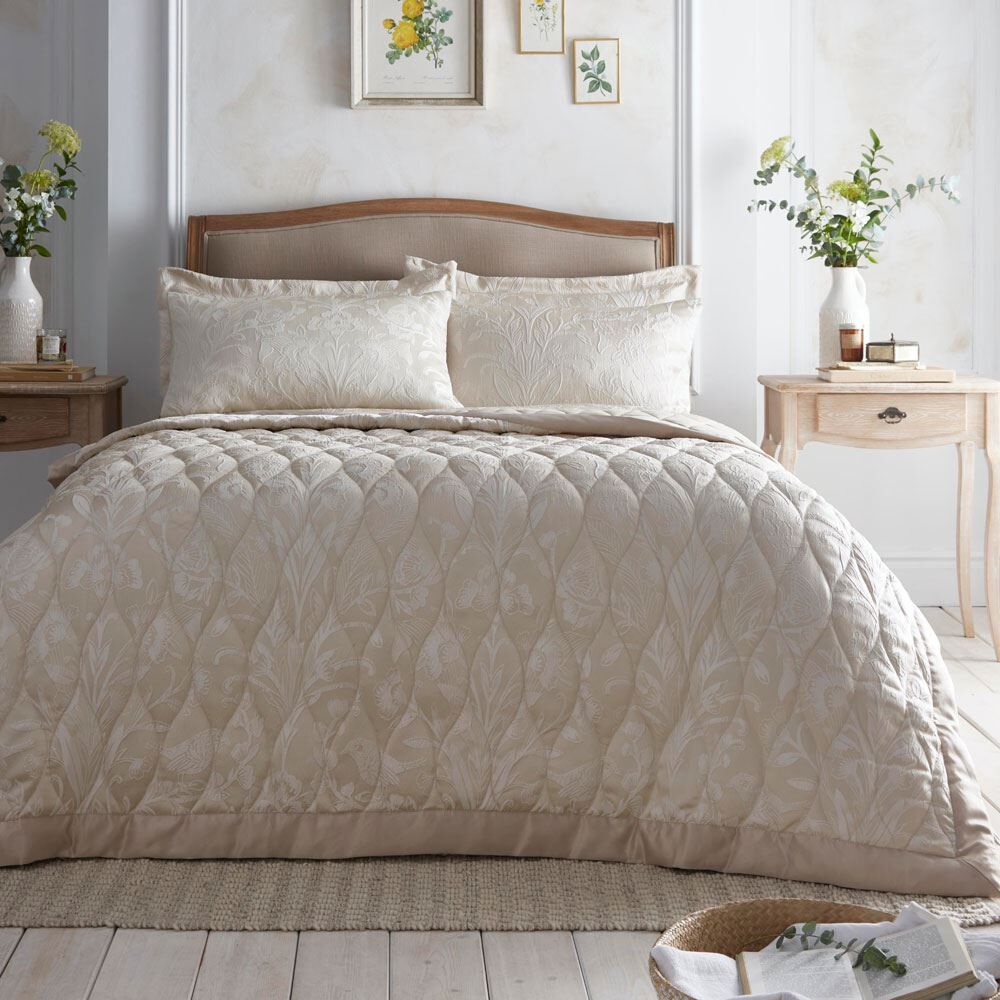 Appletree Heritage Elysia Woven Jacquard Quilted Bedspread