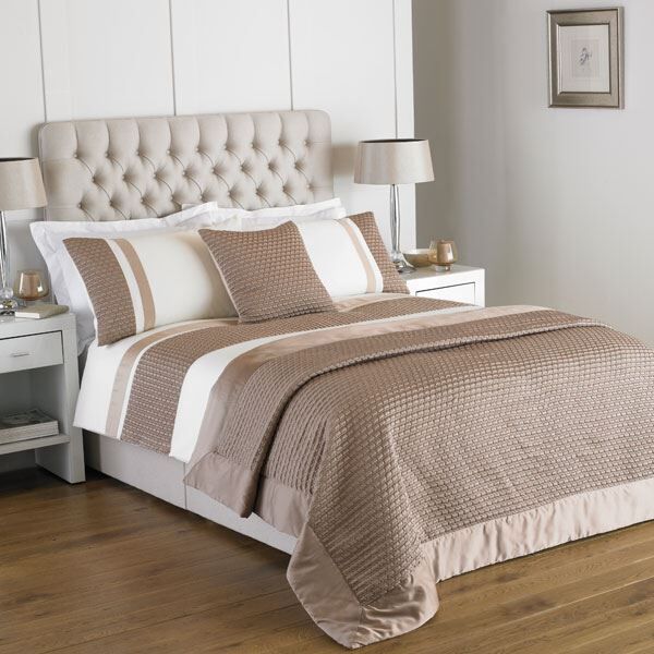 Riva Home Honeycomb Faux Silk Embellished Quilted Bedspread, 200 x 230 Cm