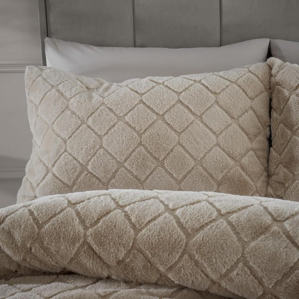 Catherine Lansfield Cosy Diamond Faux Fur Duvet Cover Set